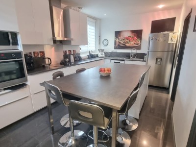 Magnifique appartement F6 de 160m,Piscine,Terrain 300m