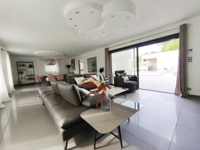 VILLA A VENDRE - ST CHAMOND - 199 m2 - 599 000 €