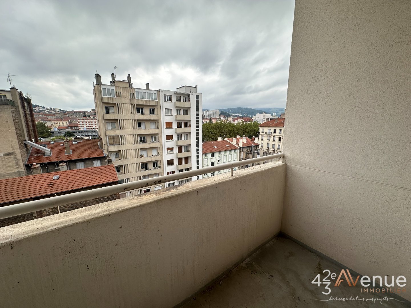 APPARTEMENT T1 - ST ETIENNE FACULTE   CENTRE DEUX - 43.63 m2 - VENDU