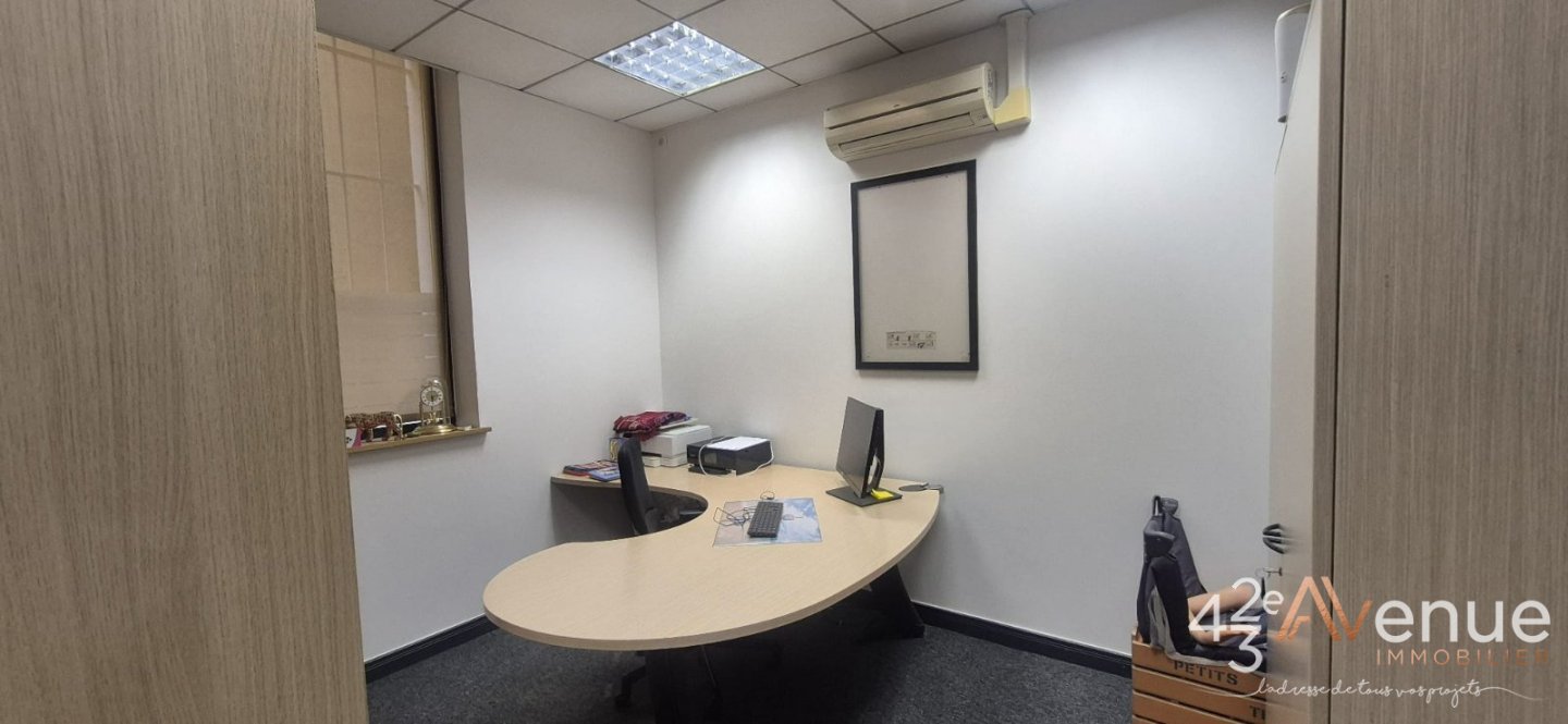 BOUTIQUE A VENDRE - ST ETIENNE BELLEVUE - 82 m2 - 115 000 &euro; 