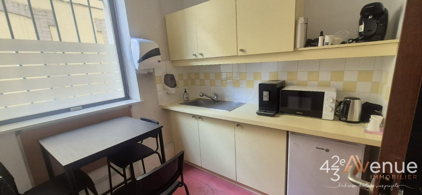 BOUTIQUE A VENDRE - ST ETIENNE BELLEVUE - 82 m2 - 115 000 &euro; 
