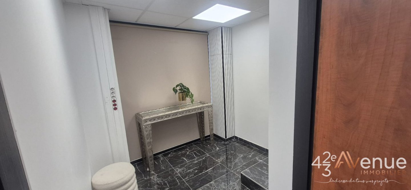 BOUTIQUE A VENDRE - ST ETIENNE BELLEVUE - 82 m2 - 115 000 &euro; 