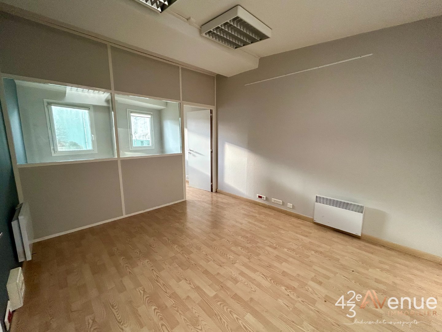 Surface de bureau � la location A LOUER - ANDREZIEUX BOUTHEON - 126 m2 - 990�&euro; HC par mois