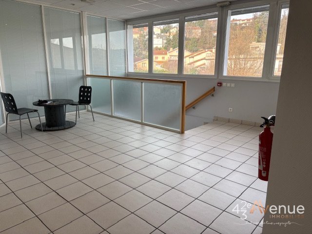 BUREAU A LOUER - ST PRIEST EN JAREZ - 200 m2 - 1�590�&euro; HC et HT par mois