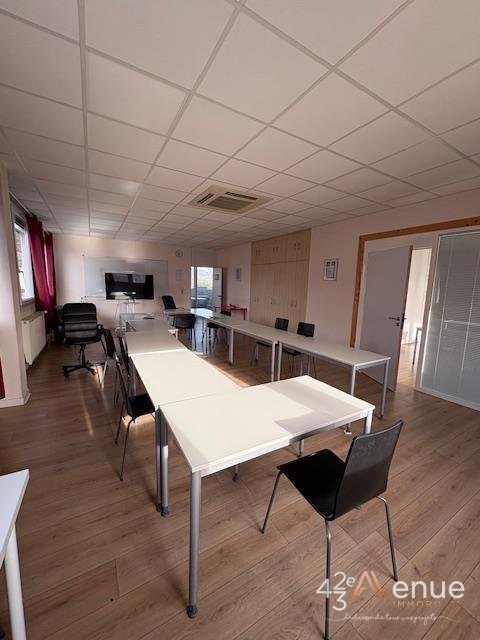 BUREAU A LOUER - ST PRIEST EN JAREZ - 200 m2 - 1�590�&euro; HC et HT par mois