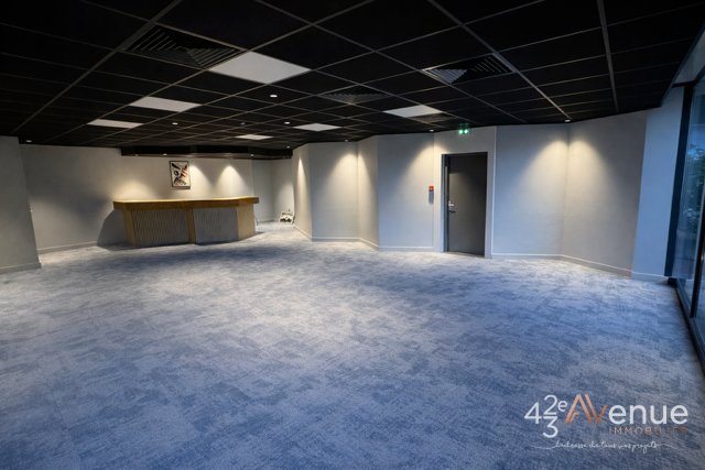 Bureaux � vendre A VENDRE - ST ETIENNE FAURIEL - 777 m2 - 777�000�&euro; 