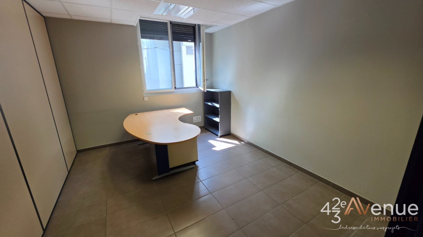 BUREAU A VENDRE - ST ETIENNE LA METARE - 223.6 m2 - 369 000 &euro; 
