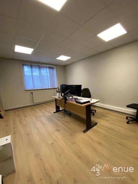 BUREAU A VENDRE - ST PRIEST EN JAREZ - 118.19 m2 - 141 900 &euro; 