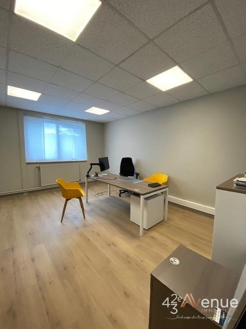 BUREAU A VENDRE - ST PRIEST EN JAREZ - 118.19 m2 - 141 900 &euro; 