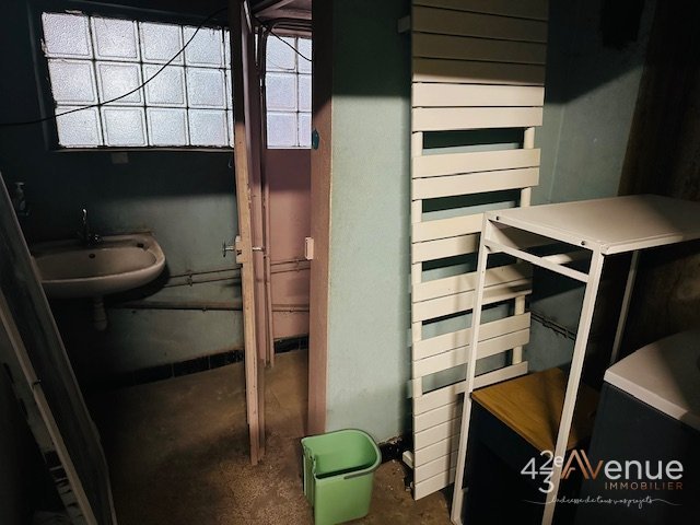 ENTREPOT A LOUER - ST ETIENNE BADOUILLERE - 190 m2 - 600�&euro; HC par mois