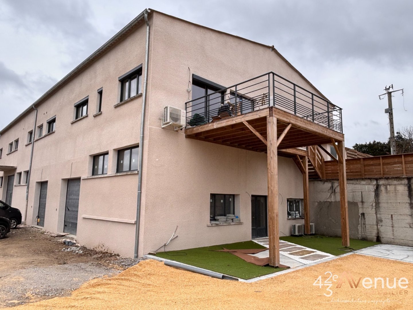 ENTREPOT A LOUER - STE SIGOLENE - 103.38 m2 - 650�&euro; HC et HT par mois