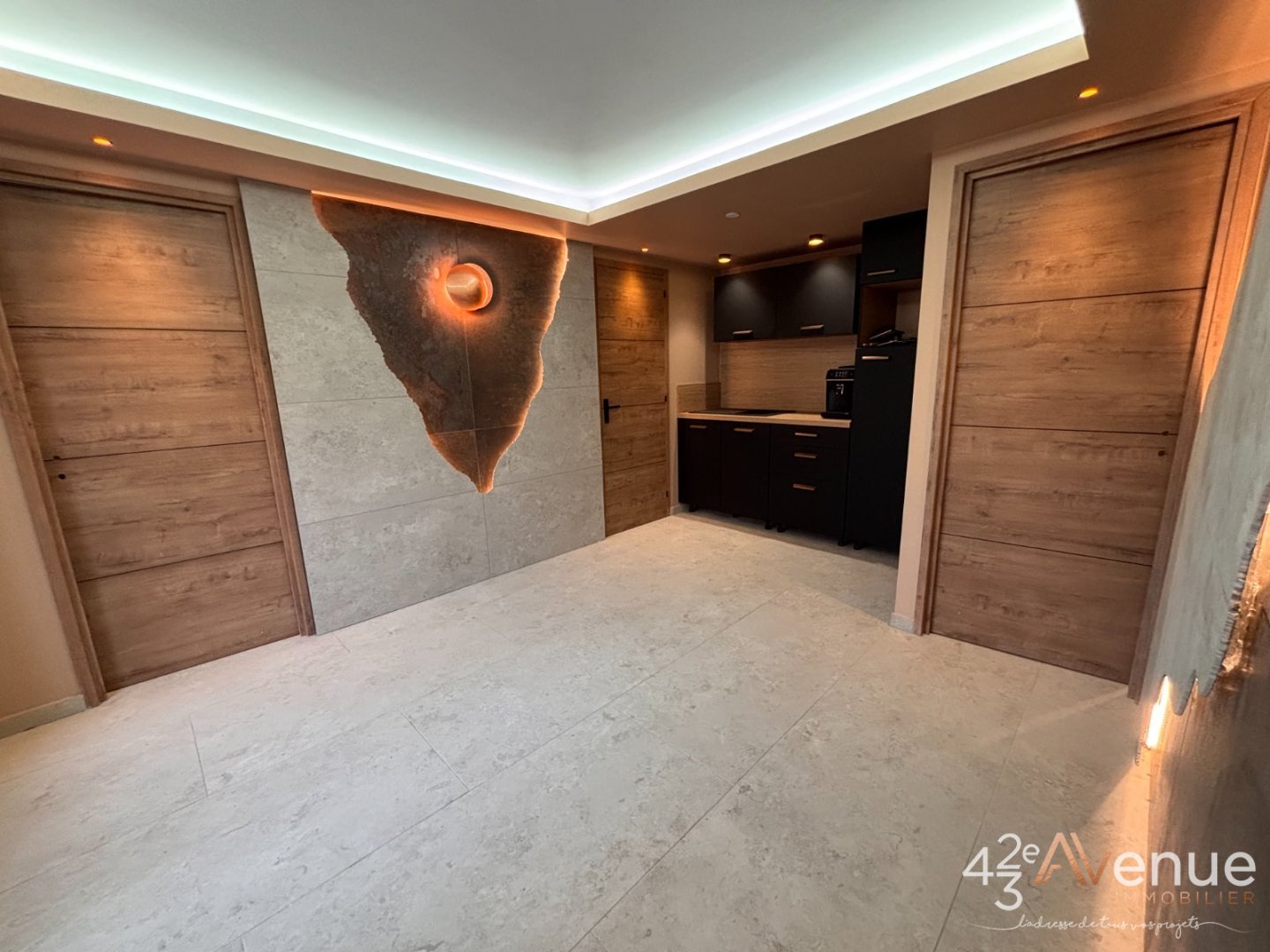 ENTREPOT A LOUER - STE SIGOLENE - 103.38 m2 - 650�&euro; HC et HT par mois