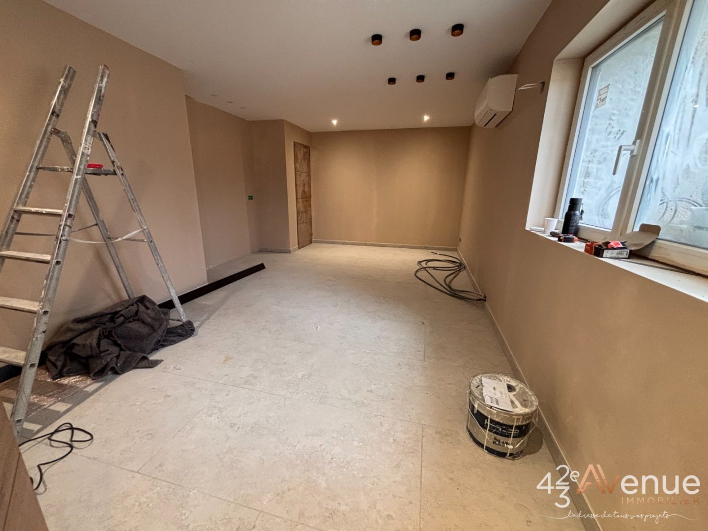 ENTREPOT A LOUER - STE SIGOLENE - 103.38 m2 - 650�&euro; HC et HT par mois