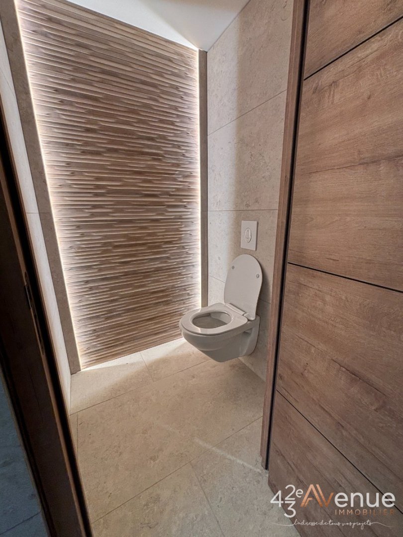 ENTREPOT A LOUER - STE SIGOLENE - 103.38 m2 - 650�&euro; HC et HT par mois