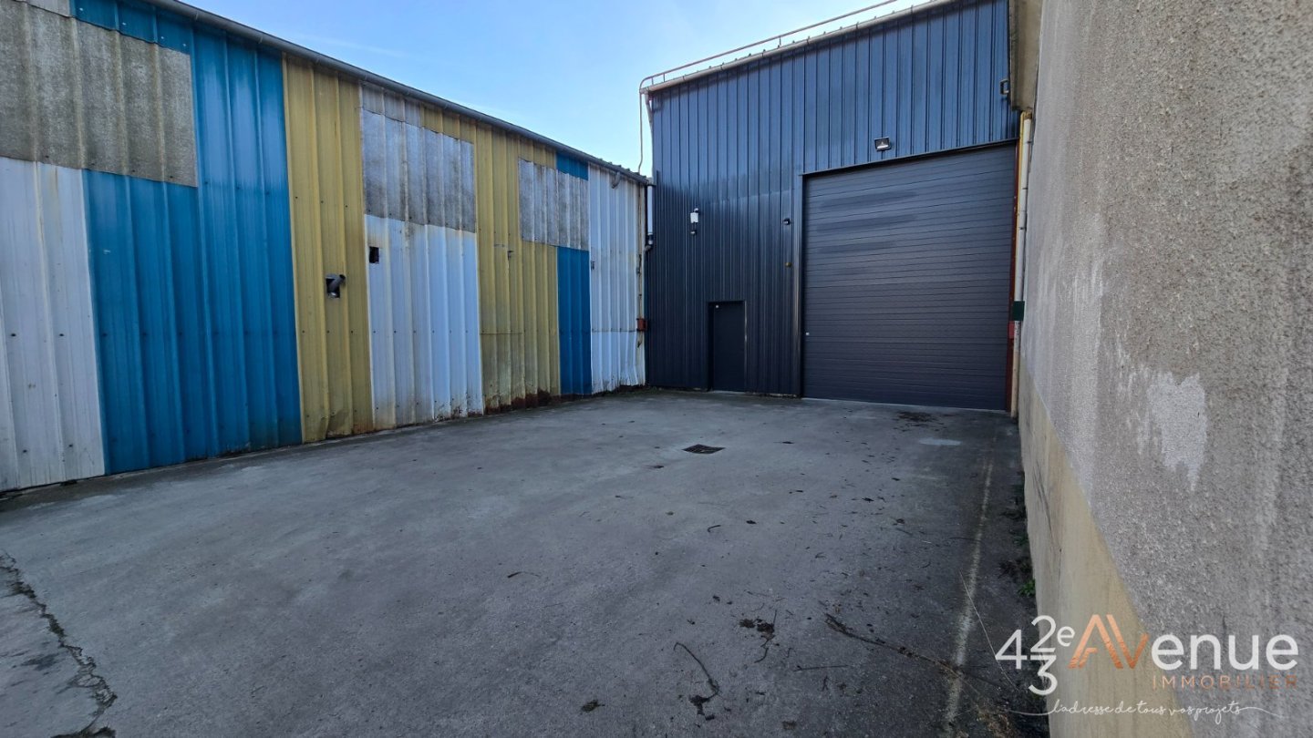 ENTREPOT A VENDRE - ROCHE LA MOLIERE - 581 m2 - 410�000�&euro; 