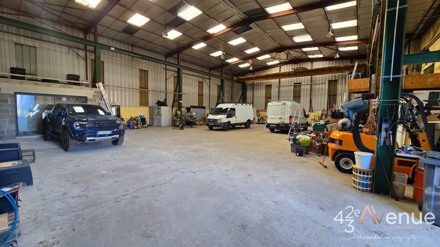 ENTREPOT A VENDRE - ROCHE LA MOLIERE - 581 m2 - 410�000�&euro; 