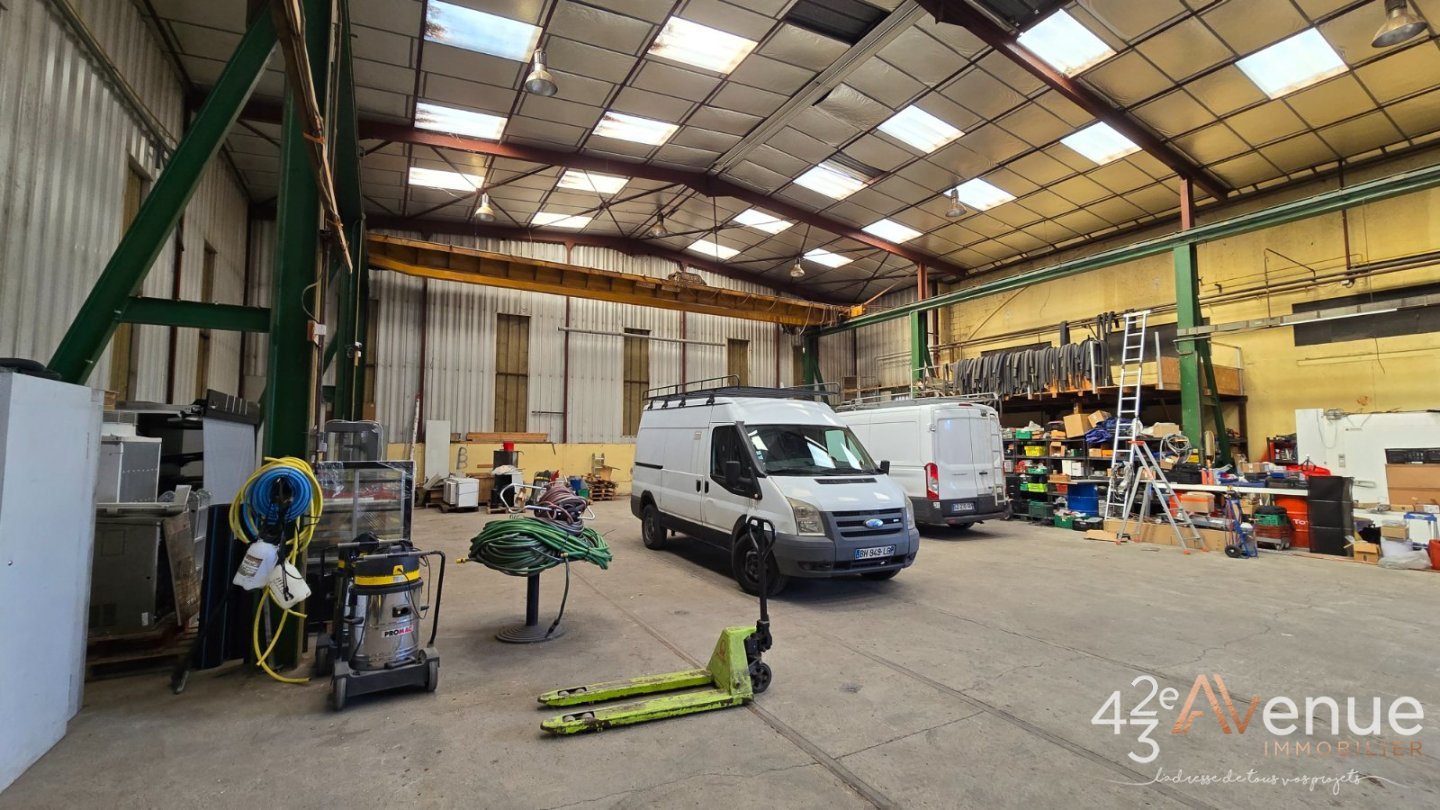 ENTREPOT A VENDRE - ROCHE LA MOLIERE - 581 m2 - 410�000�&euro; 