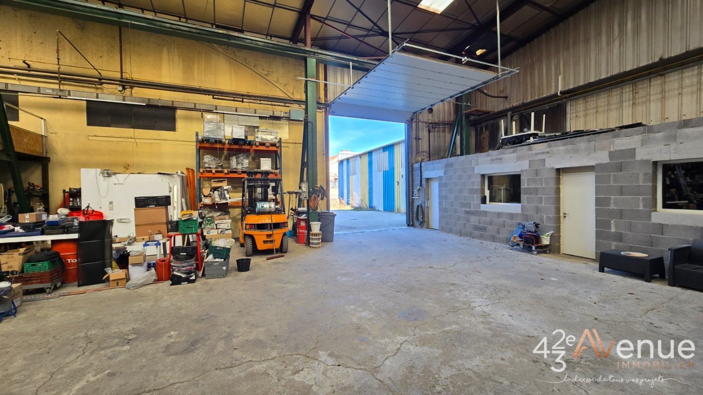 ENTREPOT A VENDRE - ROCHE LA MOLIERE - 581 m2 - 410�000�&euro; 