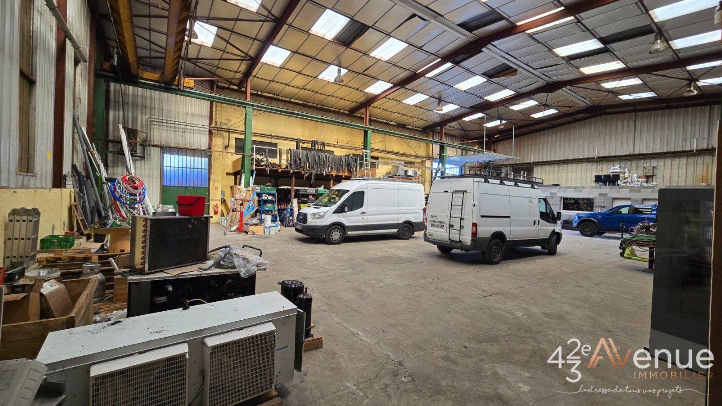 ENTREPOT A VENDRE - ROCHE LA MOLIERE - 581 m2 - 410�000�&euro; 