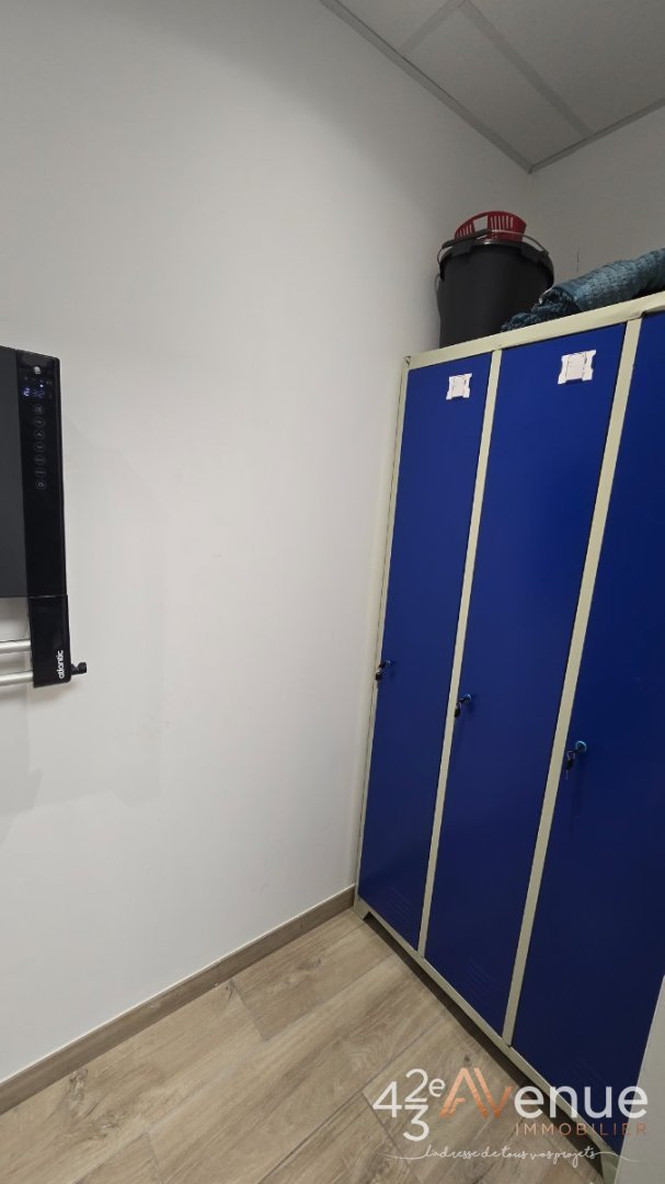 ENTREPOT A VENDRE - ROCHE LA MOLIERE - 581 m2 - 410�000�&euro; 