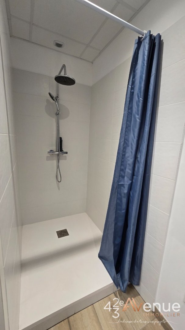 ENTREPOT A VENDRE - ROCHE LA MOLIERE - 581 m2 - 410�000�&euro; 