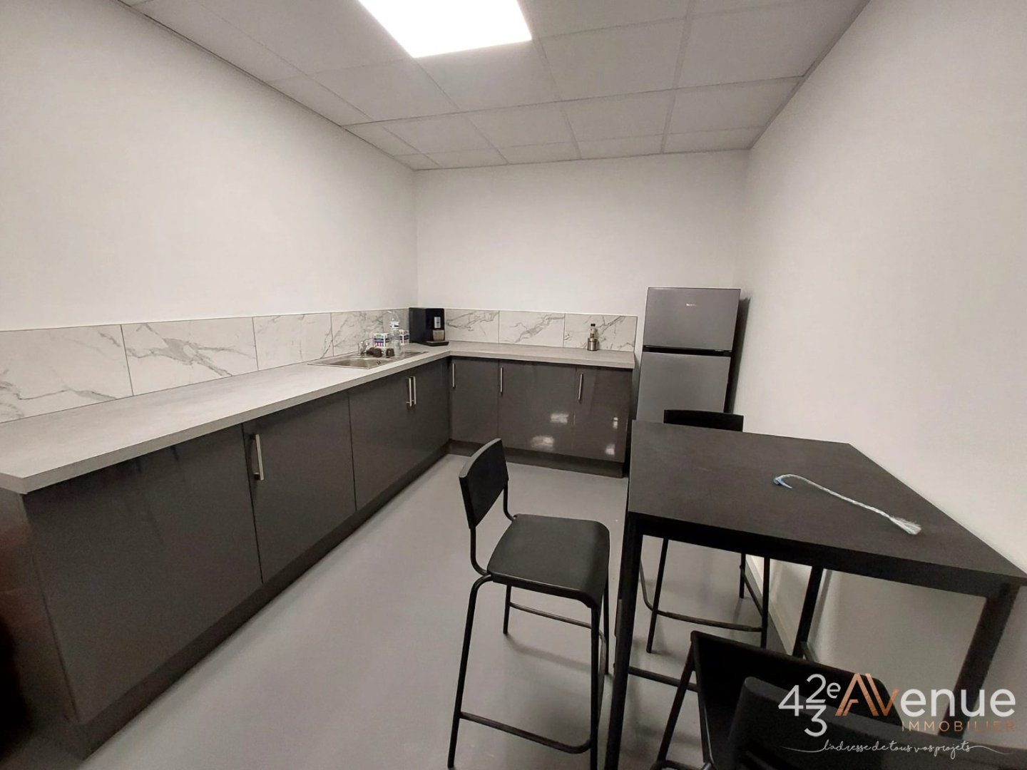 ENTREPOT A VENDRE - ST ETIENNE LA METARE - 223 m2 - 179�000�&euro; 