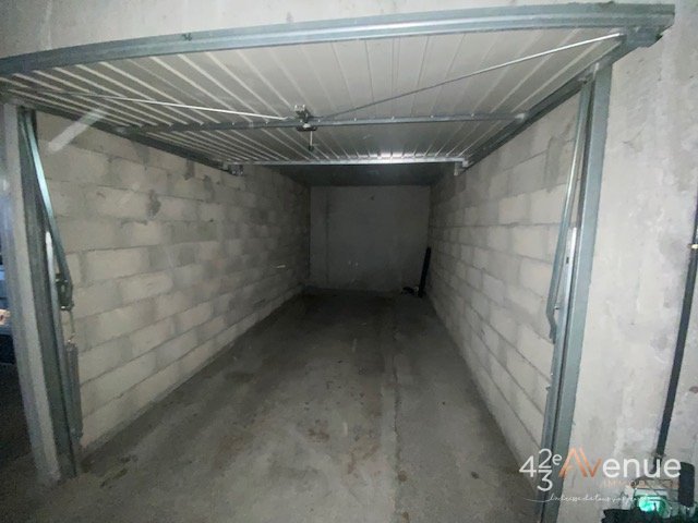 GARAGE - ST ETIENNE BELLEVUE - LOU&Eacute;