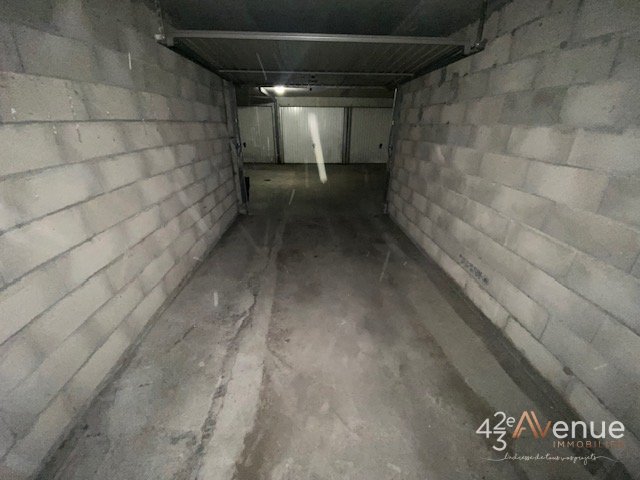 GARAGE - ST ETIENNE BELLEVUE - LOU&Eacute;