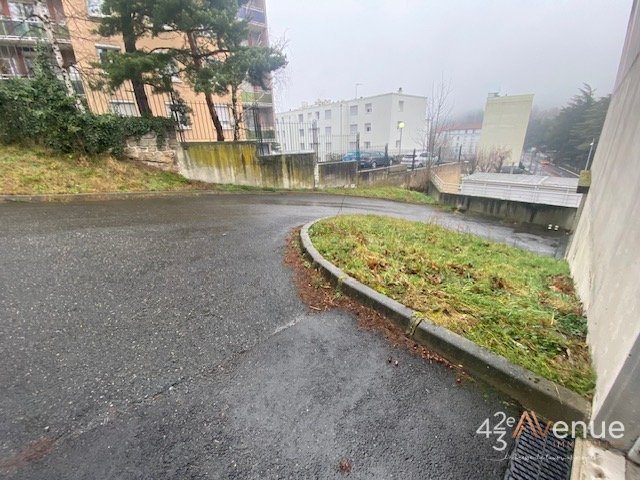 GARAGE - ST ETIENNE BELLEVUE - LOU&Eacute;