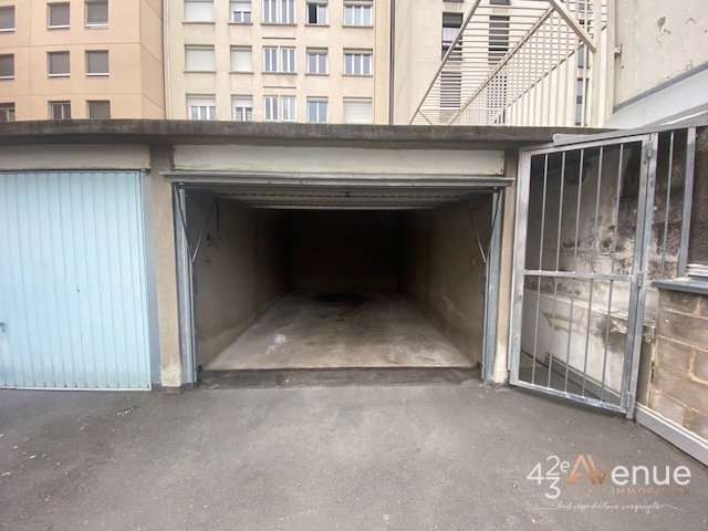 GARAGE - ST ETIENNE CENTRE DEUX - LOU&Eacute;