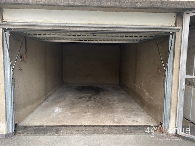 GARAGE - ST ETIENNE CENTRE DEUX - LOU&Eacute;