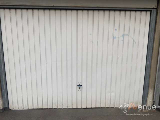 GARAGE - ST ETIENNE CENTRE DEUX - LOU&Eacute;