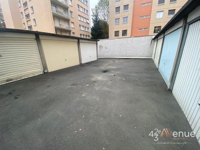 GARAGE - ST ETIENNE CENTRE DEUX - LOU&Eacute;