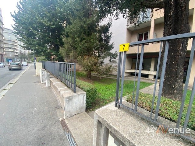 GARAGE - ST ETIENNE CENTRE DEUX - LOU&Eacute;