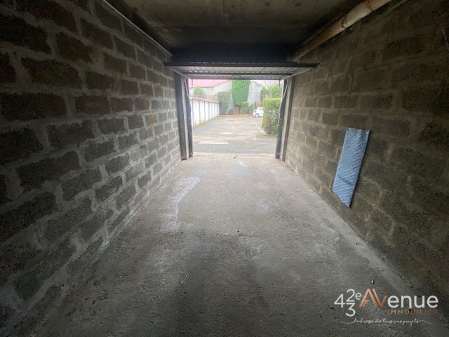 GARAGE - ST ETIENNE CHATEAUCREUX - LOU&Eacute;