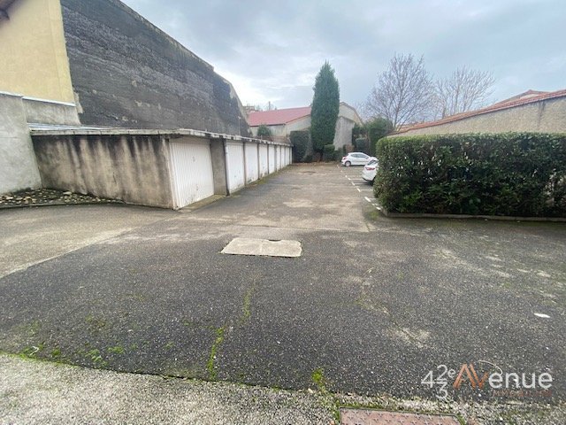 GARAGE - ST ETIENNE CHATEAUCREUX - LOU&Eacute;