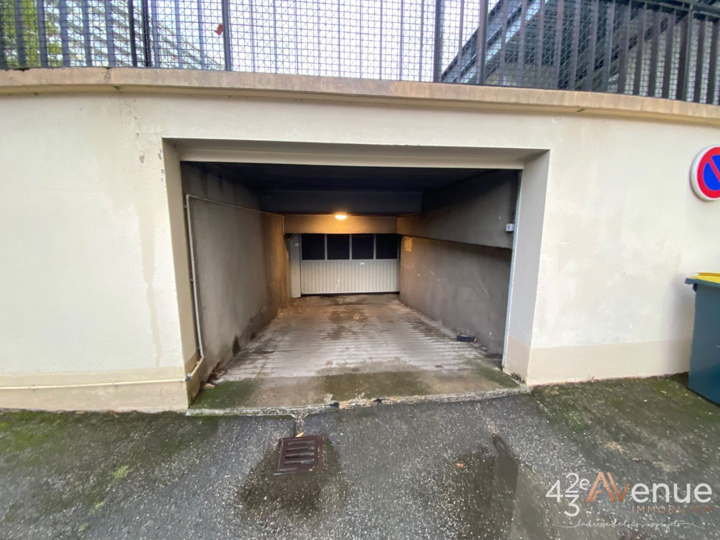 GARAGE A LOUER - ST ETIENNE FAURIEL - 20 m2 - 80 &euro; charges comprises par mois