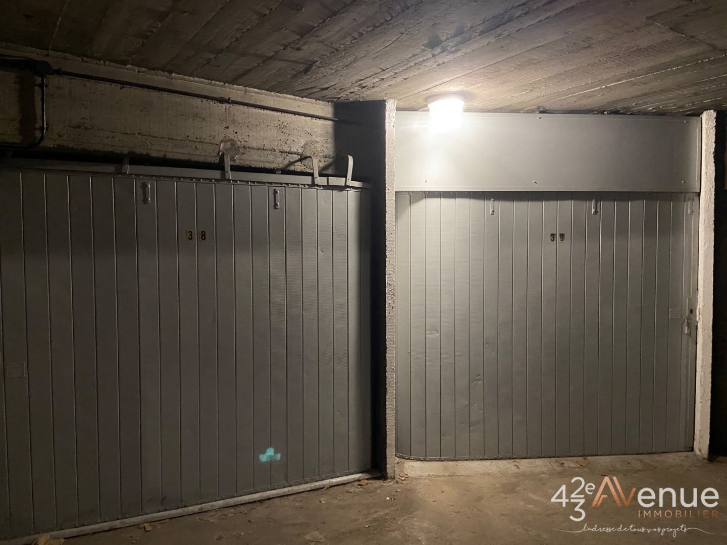 GARAGE A LOUER - ST ETIENNE FAURIEL - 20 m2 - 80 &euro; charges comprises par mois