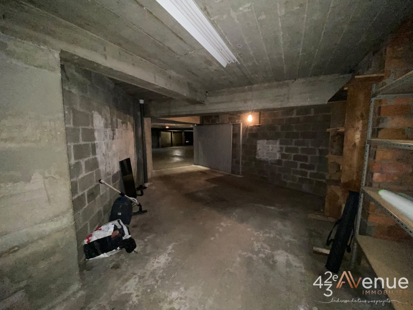 GARAGE A LOUER - ST ETIENNE FAURIEL - 20 m2 - 80 &euro; charges comprises par mois