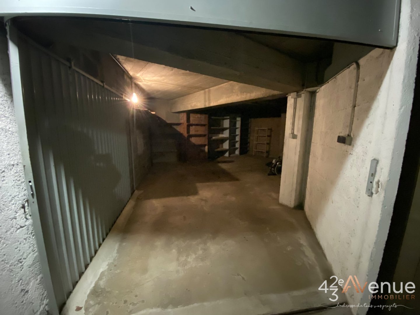 GARAGE A LOUER - ST ETIENNE FAURIEL - 20 m2 - 80 &euro; charges comprises par mois