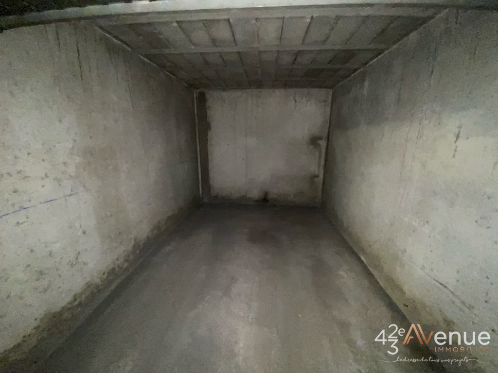 GARAGE A LOUER - ST ETIENNE MONTPLAISIR - 13 m2 - 60 &euro; charges comprises par mois
