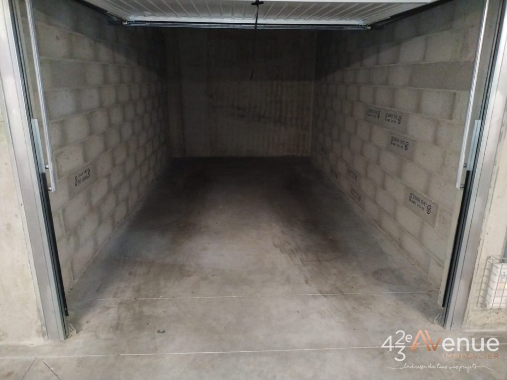 GARAGE A LOUER - ST ETIENNE NORD - 70 &euro; charges comprises par mois