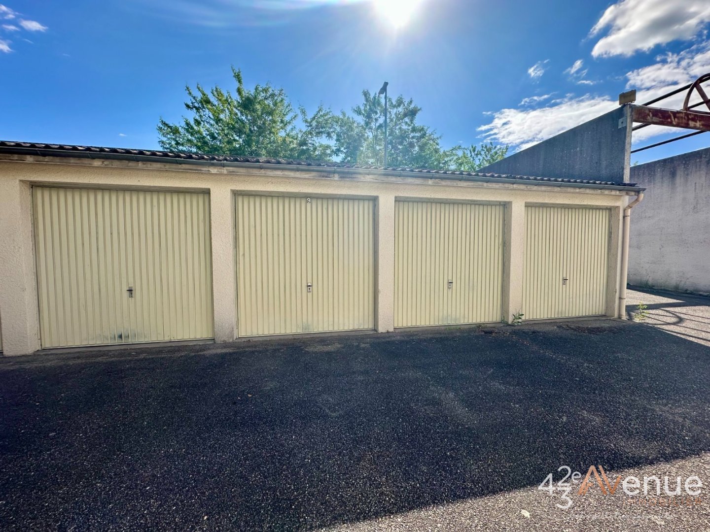 GARAGE A VENDRE - ANDREZIEUX BOUTHEON - 16 500 &euro;