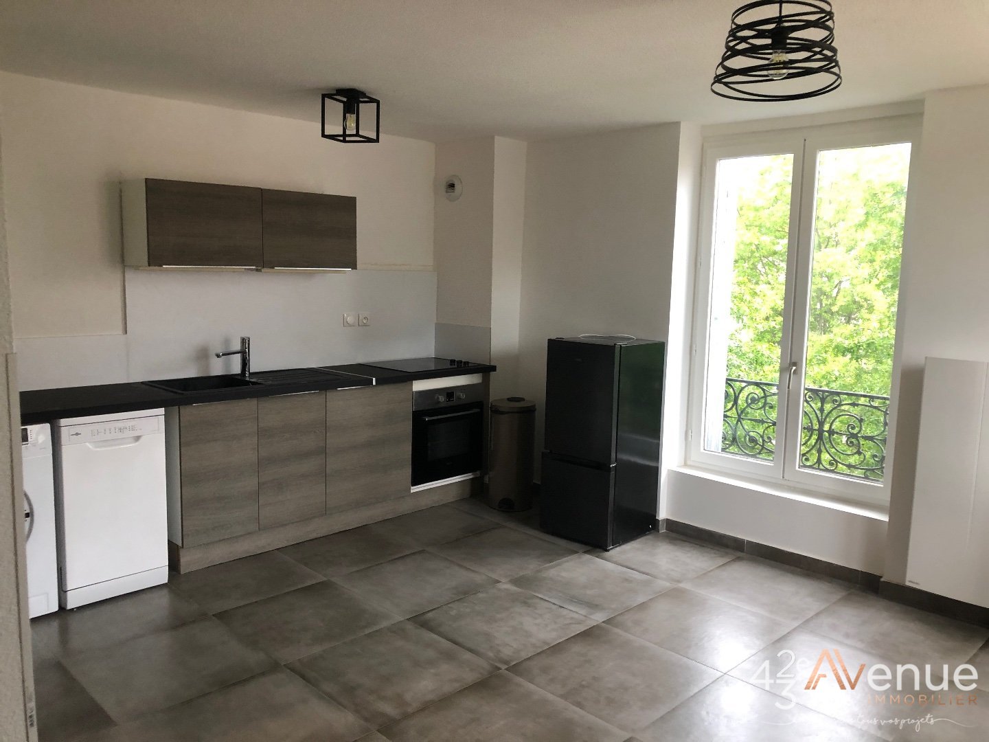 IMMEUBLE A VENDRE - ST ETIENNE FACULTE   CENTRE DEUX - 427 m2 - 550�000�&euro;