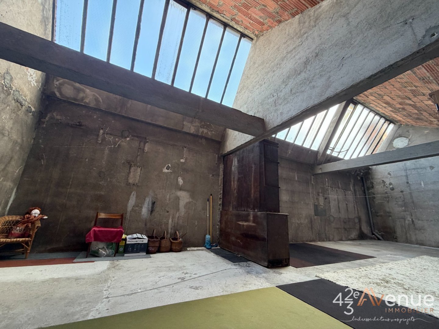 IMMEUBLE A VENDRE - ST ETIENNE FAURIEL - 500 m2 - 350 000 &euro;