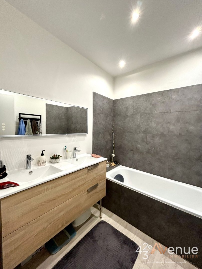 IMMEUBLE A VENDRE - ST ETIENNE SOLAURE - 590 m2 - 650 000 &euro;