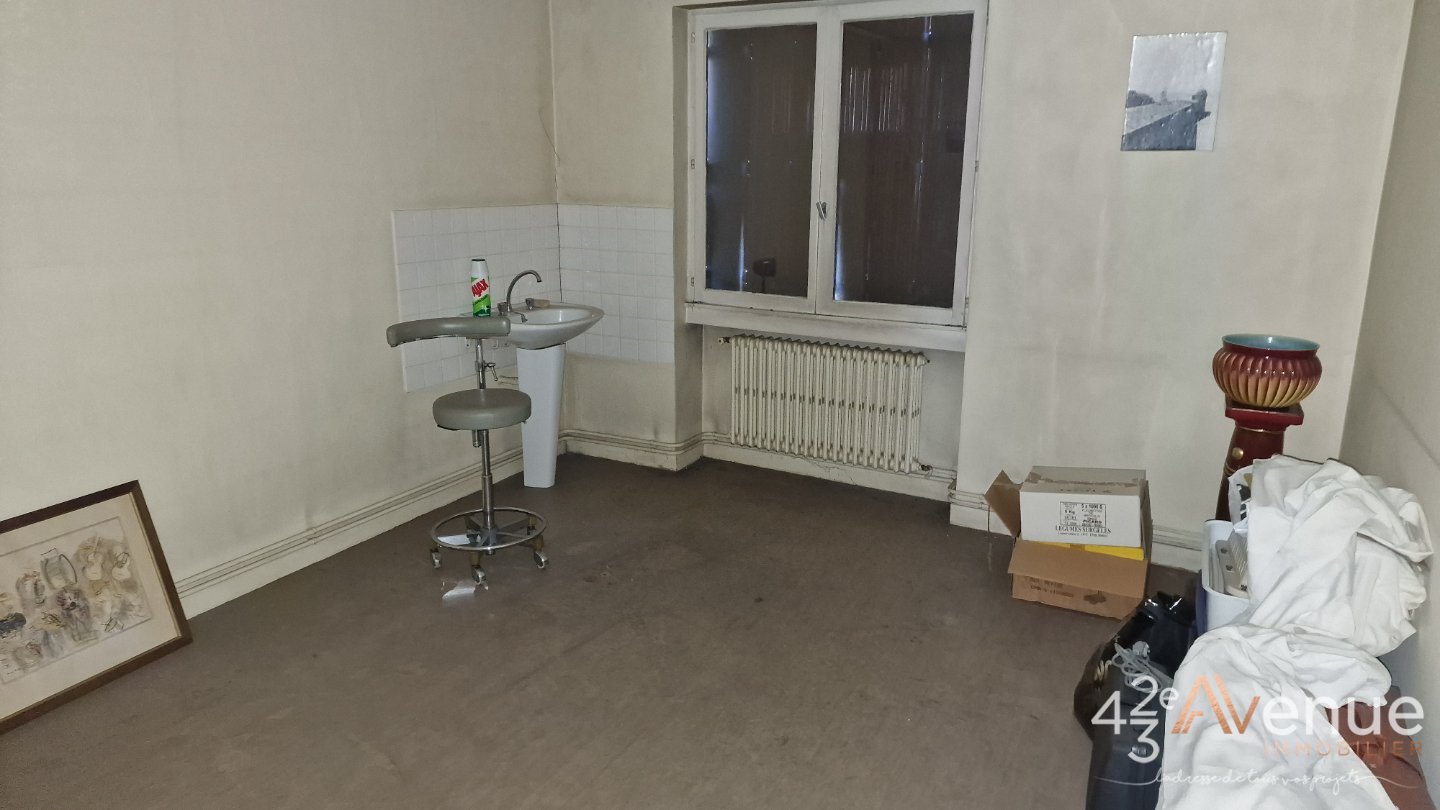 IMMEUBLE A VENDRE - ST GALMIER - 150 m2 - 160�000�&euro;