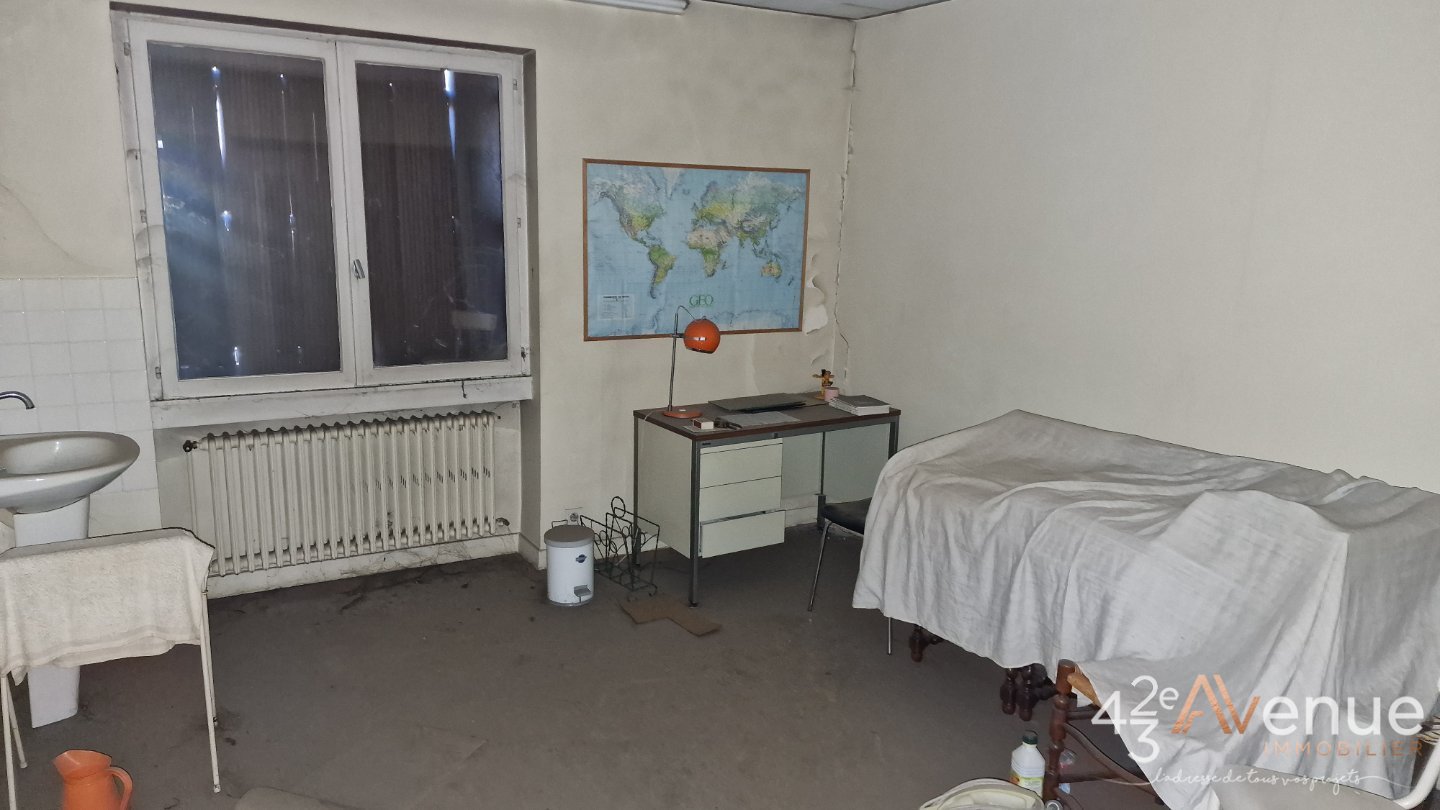 IMMEUBLE A VENDRE - ST GALMIER - 150 m2 - 160�000�&euro;