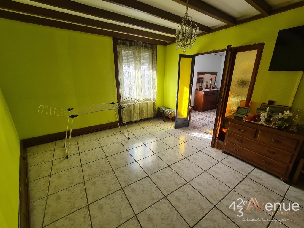 IMMEUBLE A VENDRE - UNIEUX ONDAINE - 250 m2 - 250 000 &euro;