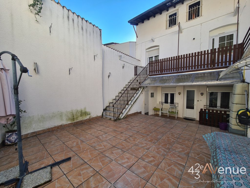 IMMEUBLE A VENDRE - UNIEUX ONDAINE - 250 m2 - 250 000 &euro;